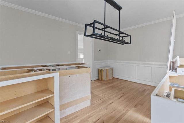 6 Blackwater LN, Hampton, VA 23669