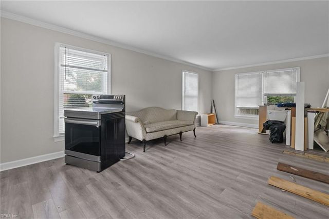 6 Blackwater LN, Hampton, VA 23669