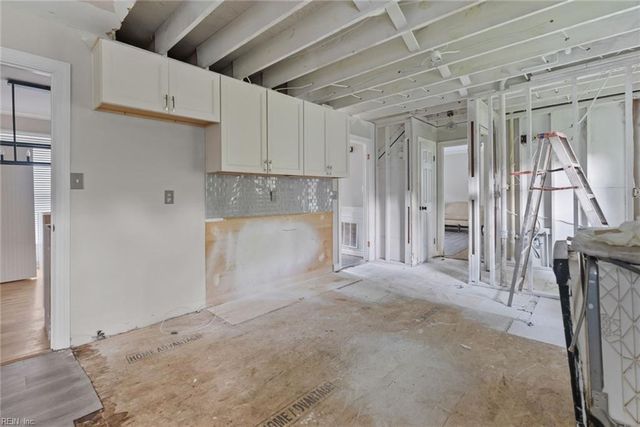 6 Blackwater LN, Hampton, VA 23669