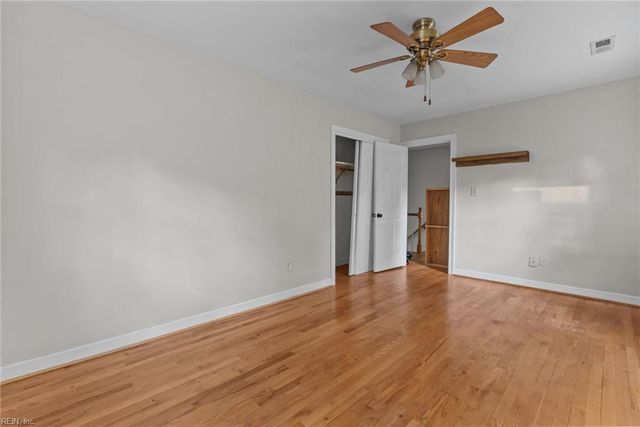 6 Blackwater LN, Hampton, VA 23669