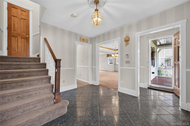 116 5th Street, Garden City, NY 11530