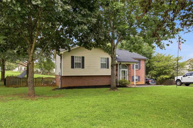 712 N Woodson Rd, Clarksville, TN 37043