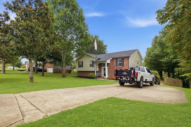 712 N Woodson Rd, Clarksville, TN 37043