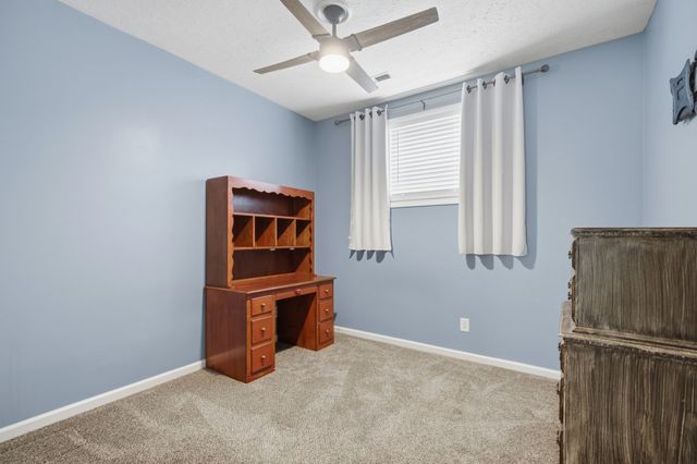 712 N Woodson Rd, Clarksville, TN 37043