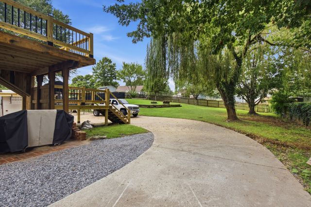 712 N Woodson Rd, Clarksville, TN 37043