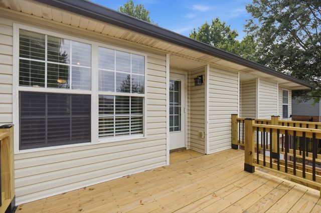 712 N Woodson Rd, Clarksville, TN 37043