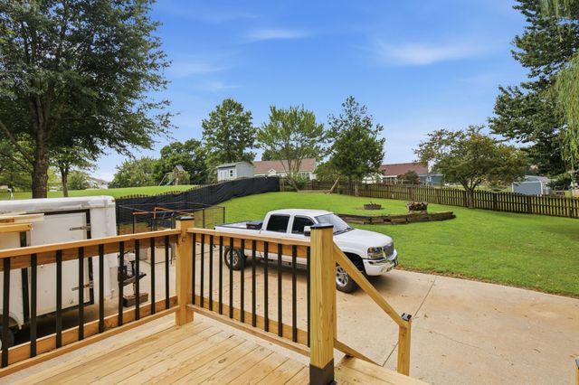 712 N Woodson Rd, Clarksville, TN 37043