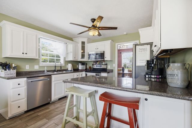 712 N Woodson Rd, Clarksville, TN 37043