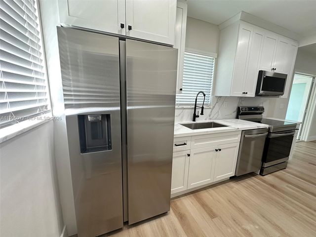 275 NE 115th St, Miami, FL 33161