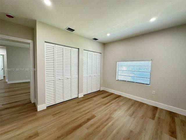 275 NE 115th St, Miami, FL 33161