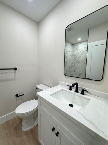 275 NE 115th St, Miami, FL 33161