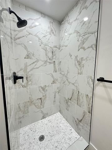 275 NE 115th St, Miami, FL 33161