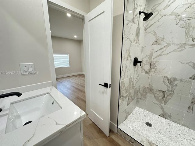 275 NE 115th St, Miami, FL 33161