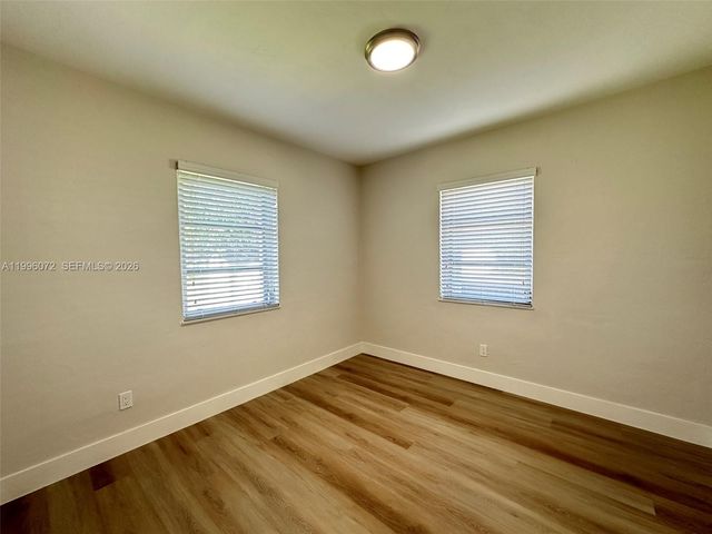 275 NE 115th St, Miami, FL 33161