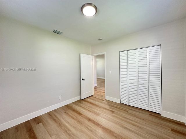 275 NE 115th St, Miami, FL 33161