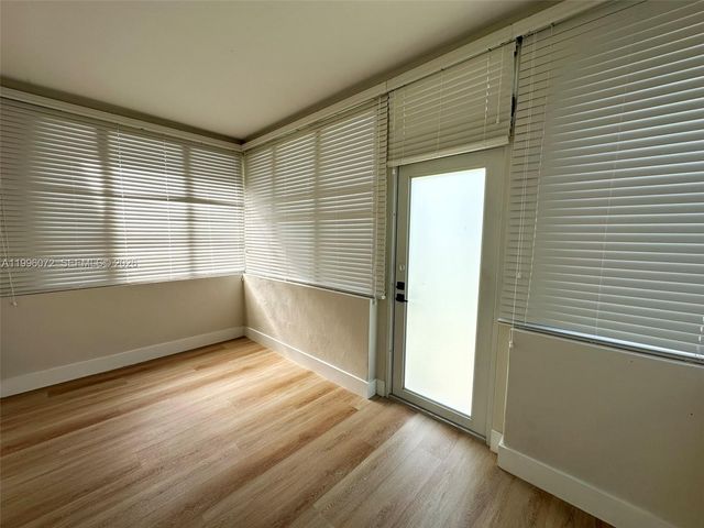 275 NE 115th St, Miami, FL 33161