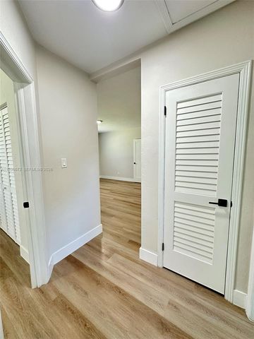 275 NE 115th St, Miami, FL 33161