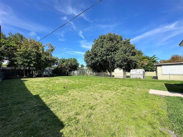 275 NE 115th St, Miami, FL 33161