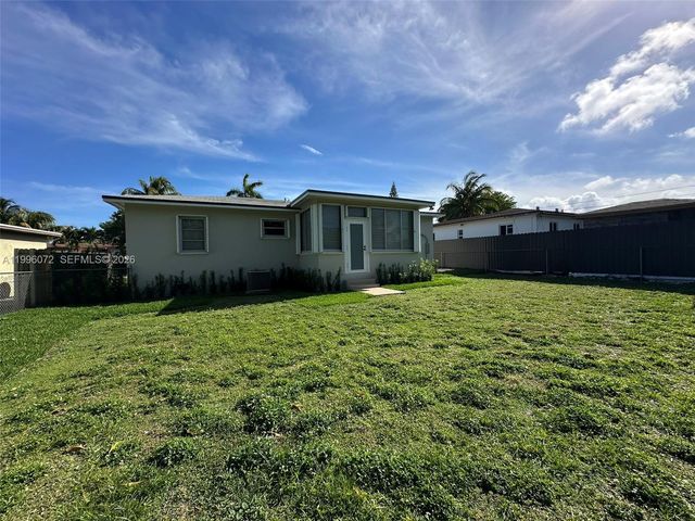 275 NE 115th St, Miami, FL 33161