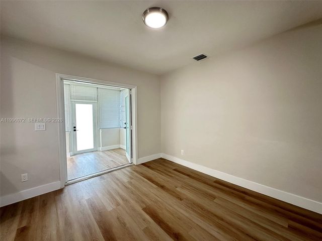 275 NE 115th St, Miami, FL 33161