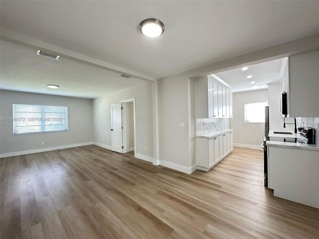 275 NE 115th St, Miami, FL 33161