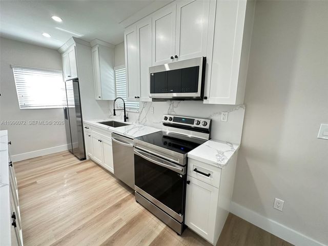 275 NE 115th St, Miami, FL 33161