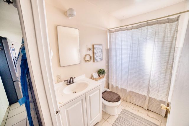 7880 S Mcmullin Grade, Fresno, CA 93706