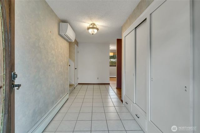 29820 6th Avenue S, Federal Way, WA 98003