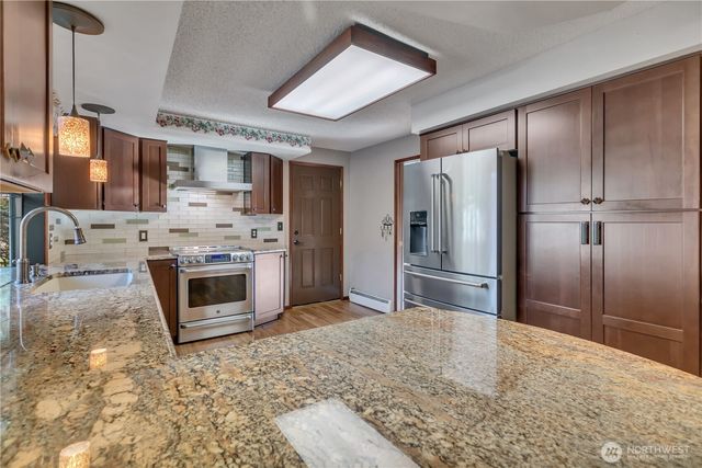 29820 6th Avenue S, Federal Way, WA 98003