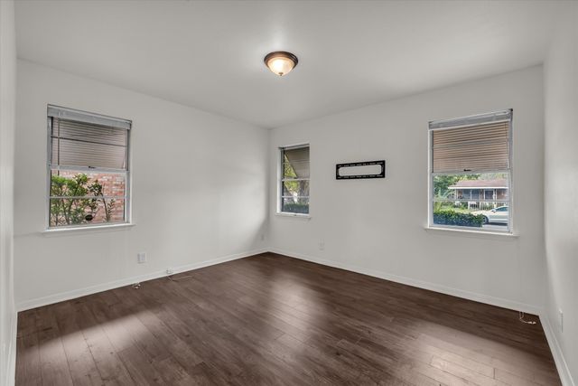 309 S Rita Street, Lacy Lakeview, TX 76705