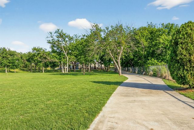 306 Garden Court, Springtown, TX 76082