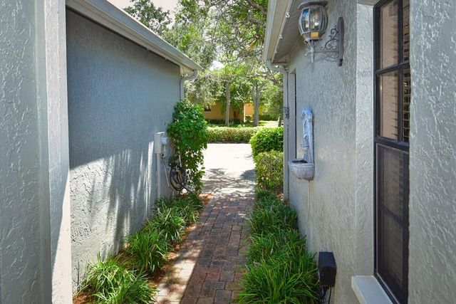 903 SAN CARLOS AVENUE NE, St Petersburg, FL 33702