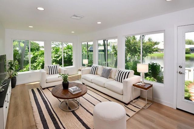903 SAN CARLOS AVENUE NE, St Petersburg, FL 33702