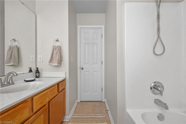 5757 Fox Ridge Lane, Winston-salem, NC 27104