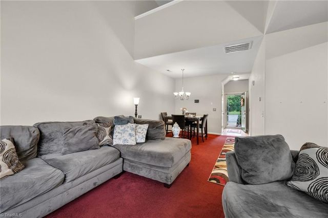 5757 Fox Ridge Lane, Winston-salem, NC 27104