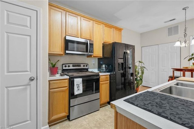 5757 Fox Ridge Lane, Winston-salem, NC 27104