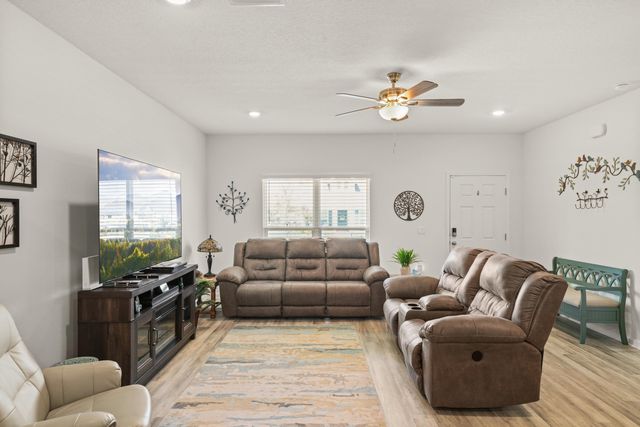 80 Woodsorrel Street, Freeport, FL 32439