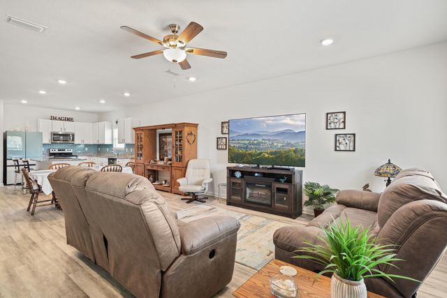 80 Woodsorrel Street, Freeport, FL 32439