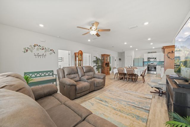 80 Woodsorrel Street, Freeport, FL 32439