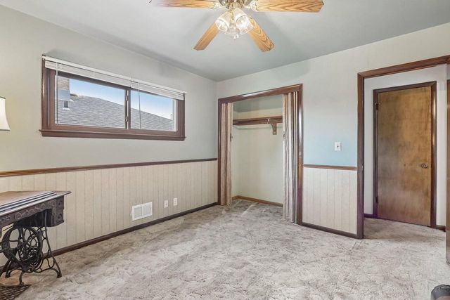 4554 S 48th STREET, Greenfield, WI 53220