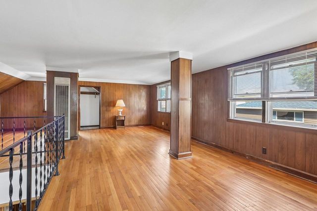 4554 S 48th STREET, Greenfield, WI 53220