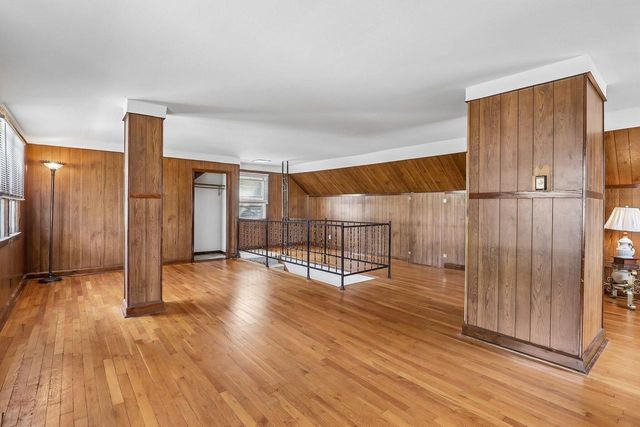 4554 S 48th STREET, Greenfield, WI 53220