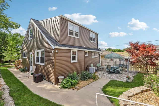 4554 S 48th STREET, Greenfield, WI 53220