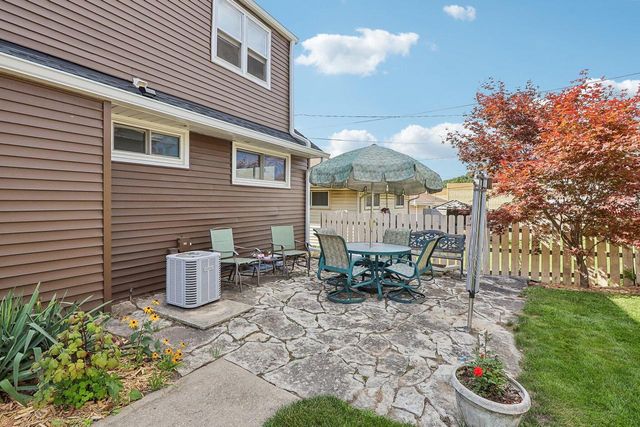 4554 S 48th STREET, Greenfield, WI 53220