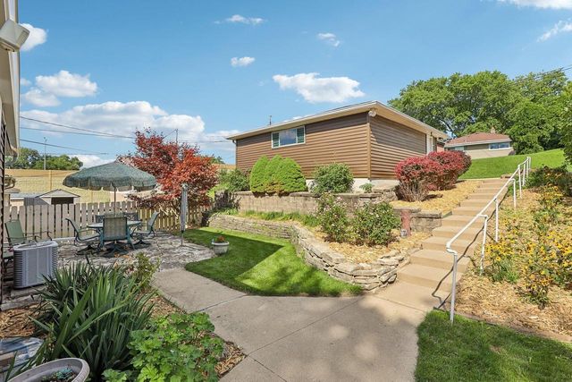 4554 S 48th STREET, Greenfield, WI 53220