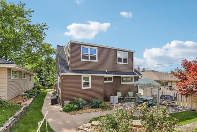4554 S 48th STREET, Greenfield, WI 53220