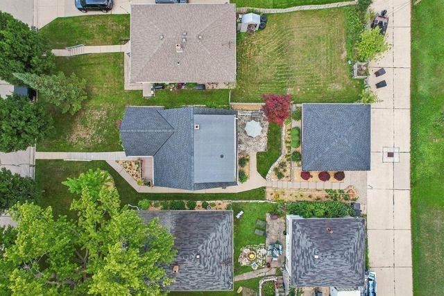 4554 S 48th STREET, Greenfield, WI 53220