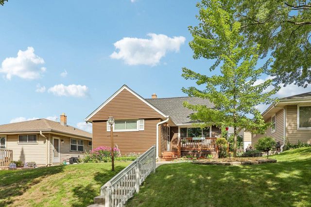 4554 S 48th STREET, Greenfield, WI 53220