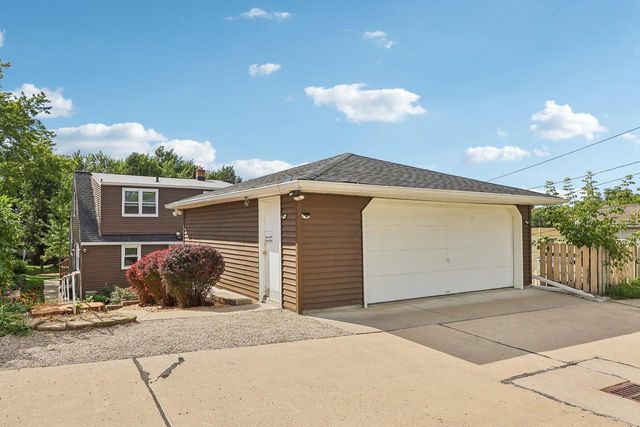 4554 S 48th STREET, Greenfield, WI 53220
