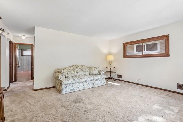 4554 S 48th STREET, Greenfield, WI 53220